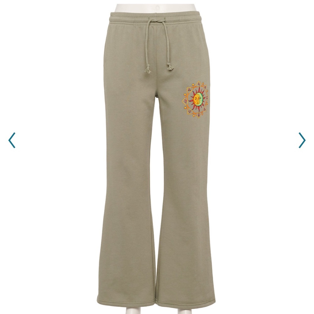 New Juniors' Celestial Sun & Moon Flare
Leg Fleece Pants